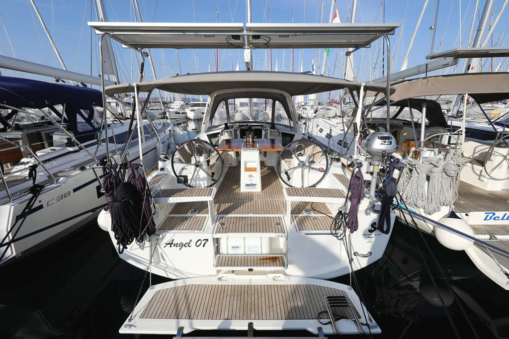 Segelyachten Oceanis 38.1 Angel07