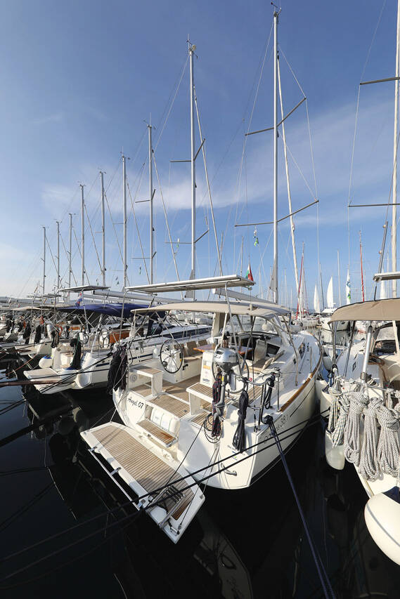 Segelyachten Oceanis 38.1 Angel07