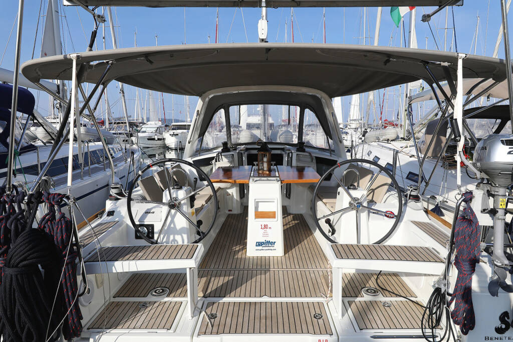 Segelyachten Oceanis 38.1 Angel07