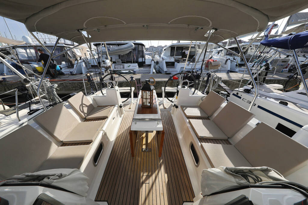 Segelyachten Oceanis 38.1 Angel07