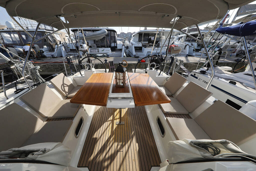 Segelyachten Oceanis 38.1 Angel07