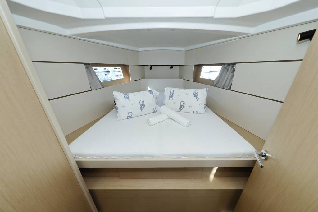 Segelyachten Oceanis 38.1 Angel07