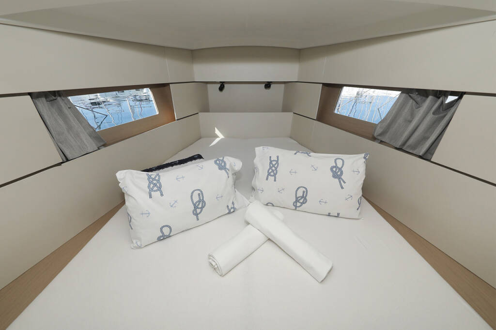 Segelyachten Oceanis 38.1 Angel07