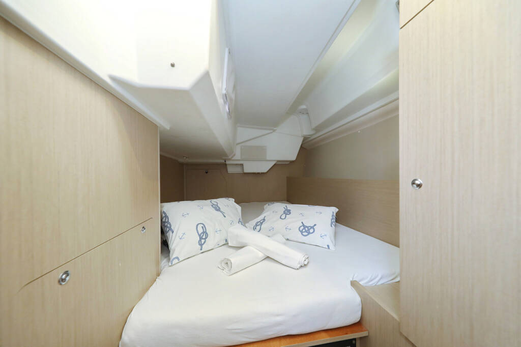 Segelyachten Oceanis 38.1 Angel07