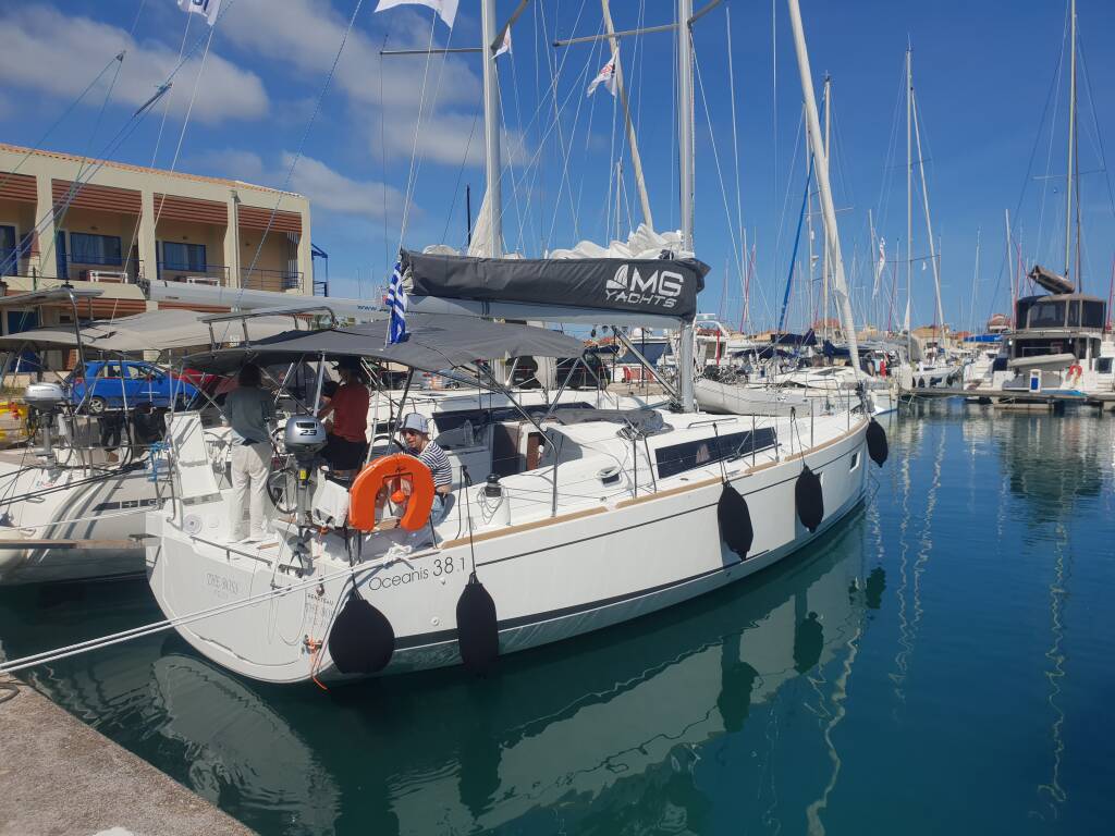 Sailing yacht Oceanis 38.1 The Boss
