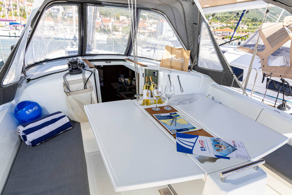 Sailing yacht Oceanis 38.1 The Boss