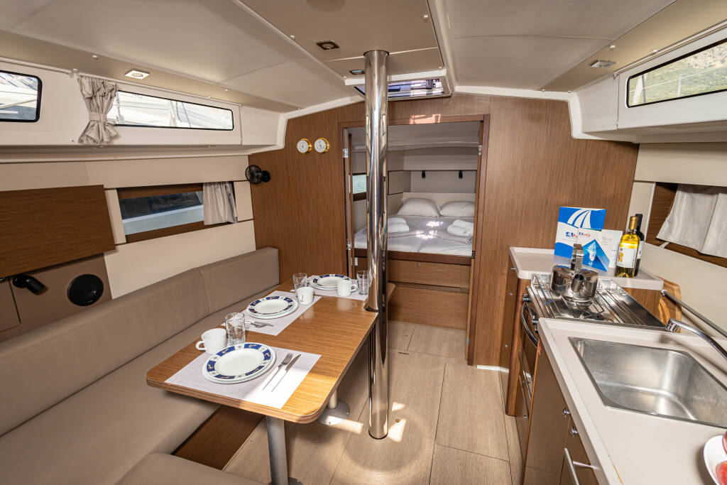 Sailing yacht Oceanis 38.1 The Boss