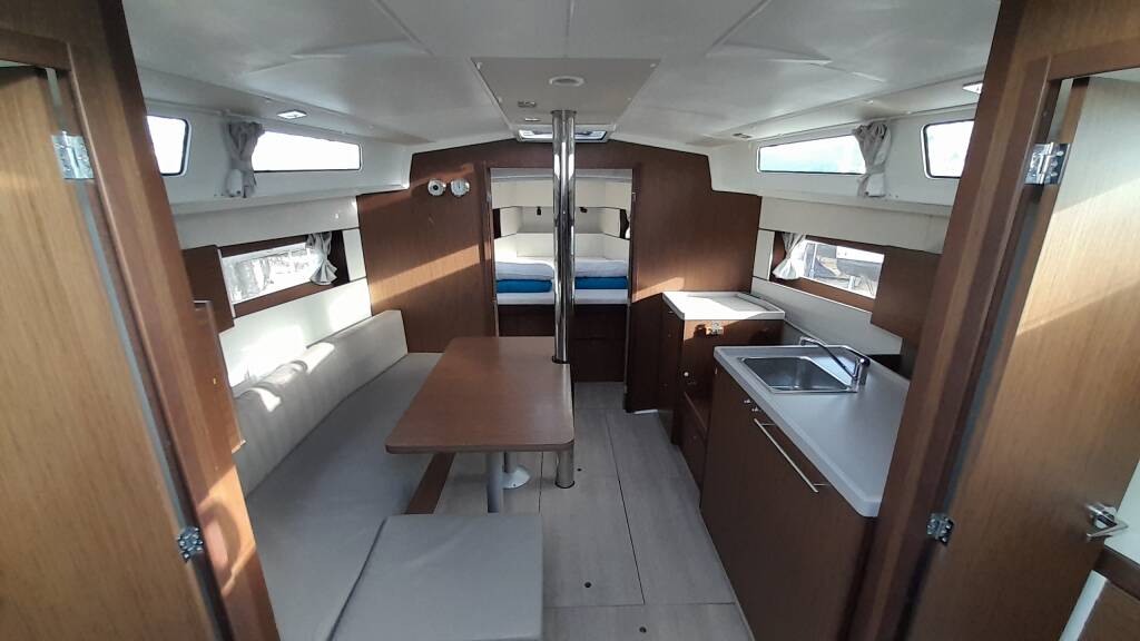 Sailing yacht Oceanis 38.1 The Boss