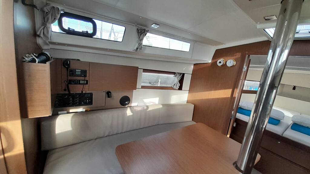 Sailing yacht Oceanis 38.1 The Boss