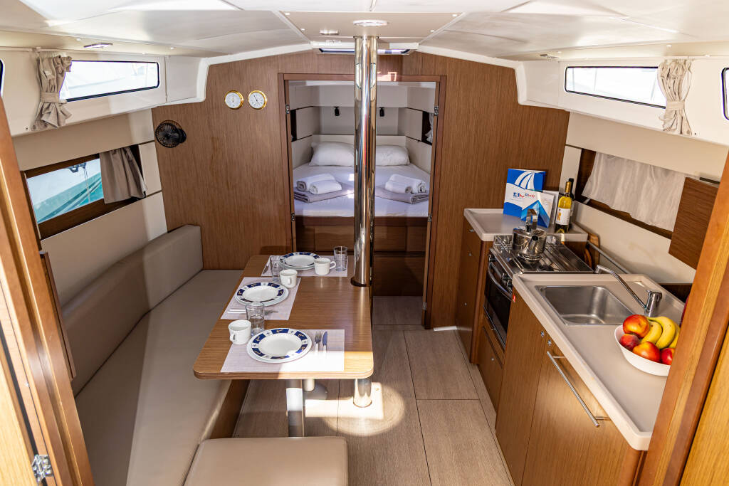 Sailing yacht Oceanis 38.1 The Boss