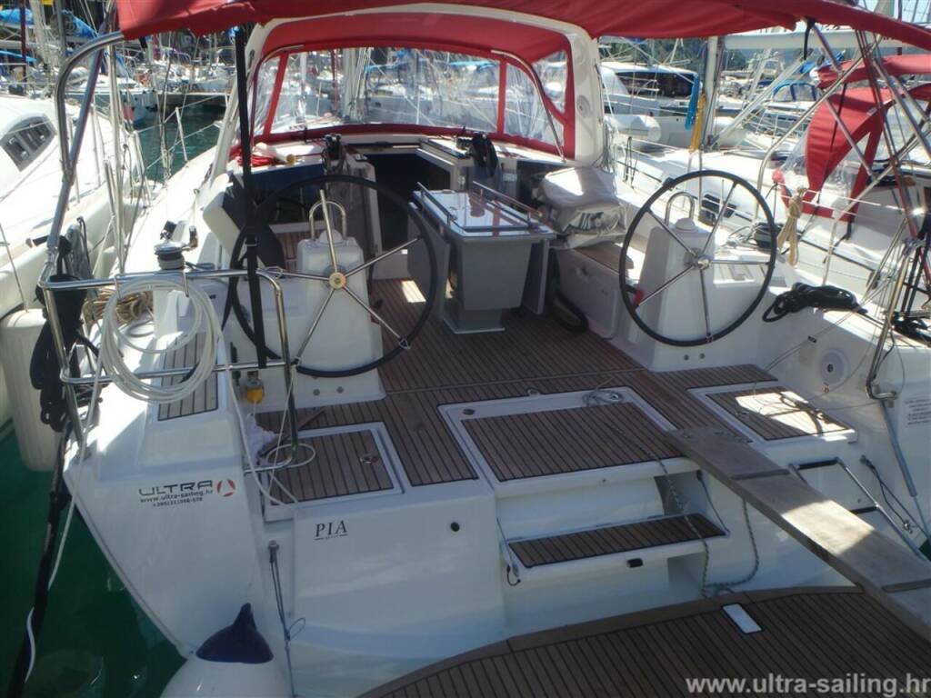 Sailing yacht Oceanis 38.1 Luce