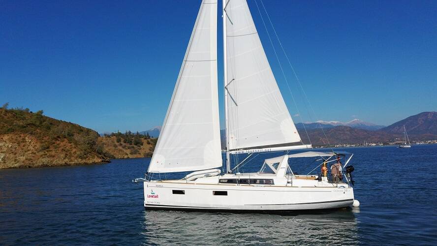 Sailing yacht Oceanis 38.1 Rosa Bella