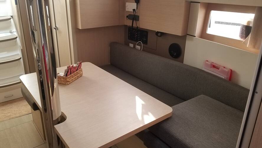 Sailing yacht Oceanis 38.1 Rosa Bella