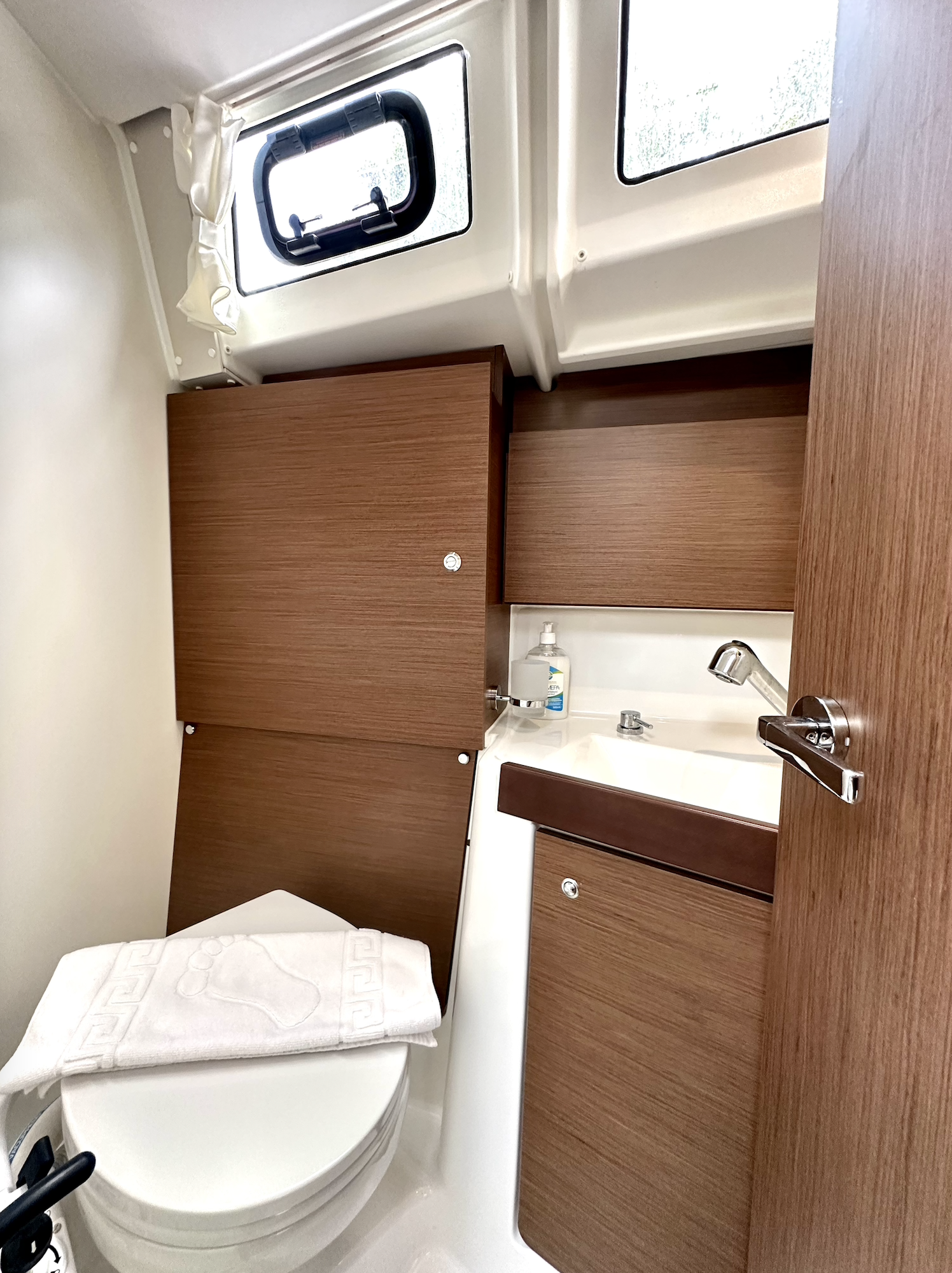 Sailing yacht Oceanis 38.1 Sail Lyra