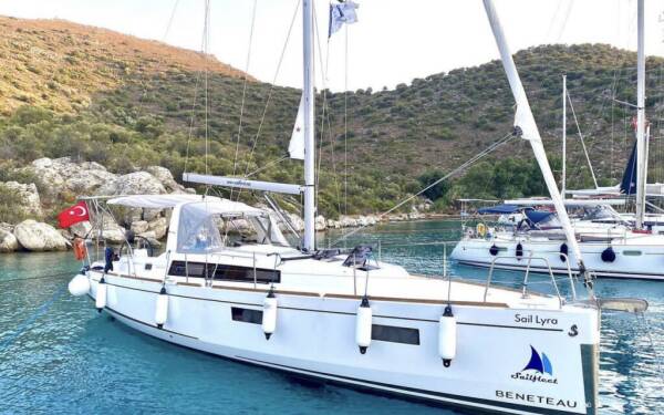 Oceanis 38.1 Sail Lyra Orhaniye