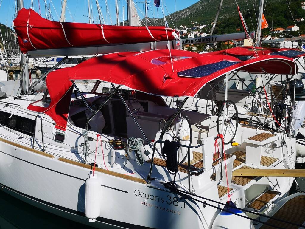 Sailing yacht Oceanis 38.1 Teodora