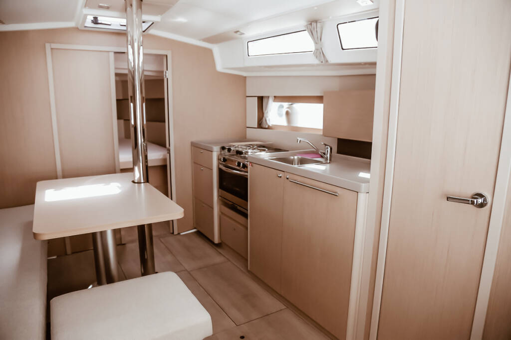 Sailing yacht Oceanis 38.1 CLASS