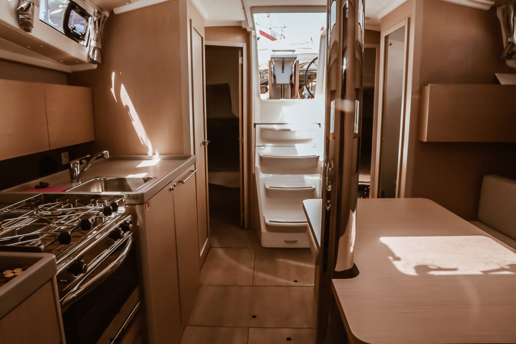 Sailing yacht Oceanis 38.1 CLASS