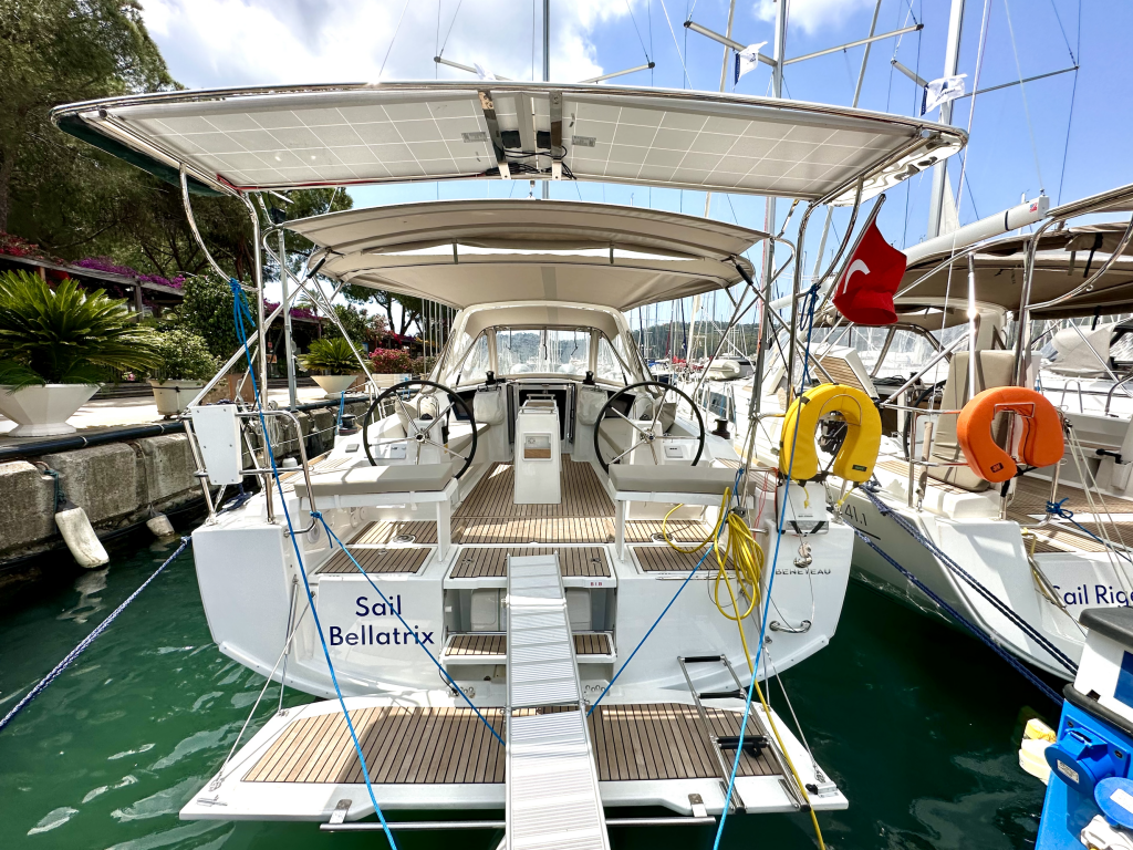 Sailing yacht Oceanis 38.1 Sail Bellatrix
