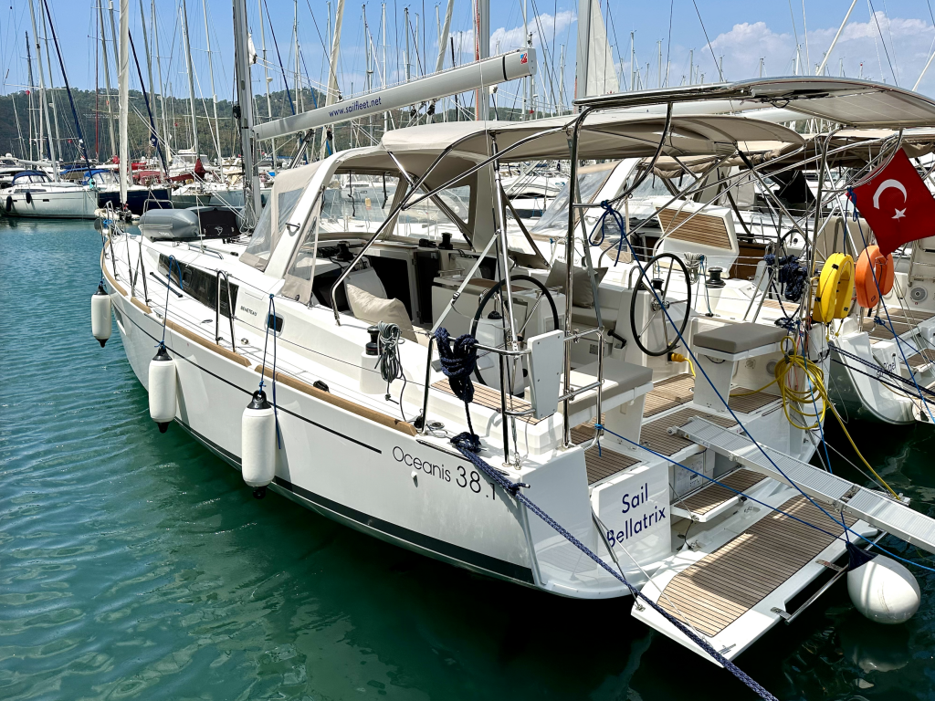 Sailing yacht Oceanis 38.1 Sail Bellatrix