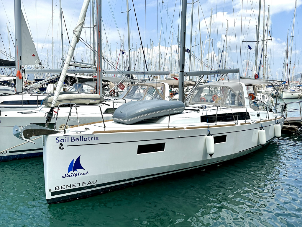 Sailing yacht Oceanis 38.1 Sail Bellatrix