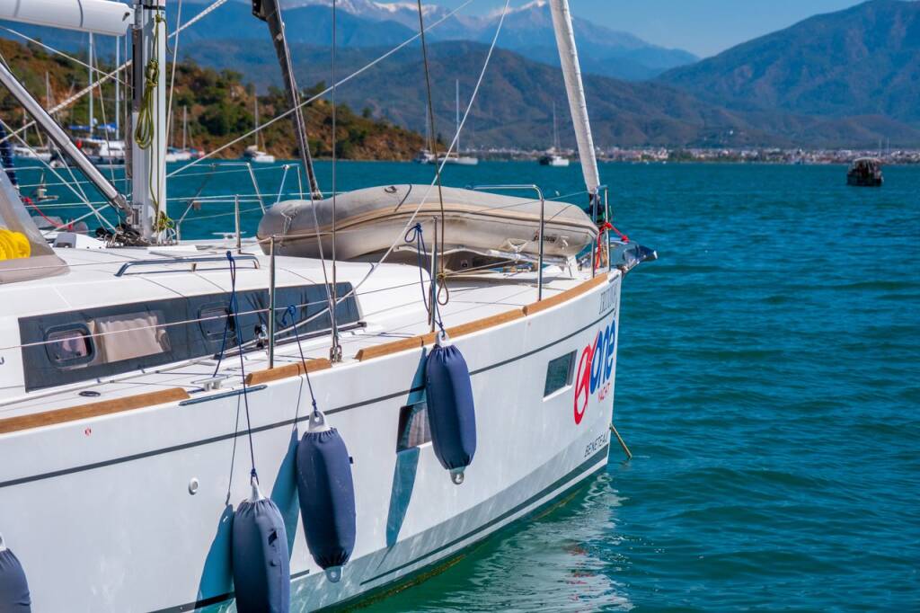 Sailing yacht Oceanis 38.1 Triton 89