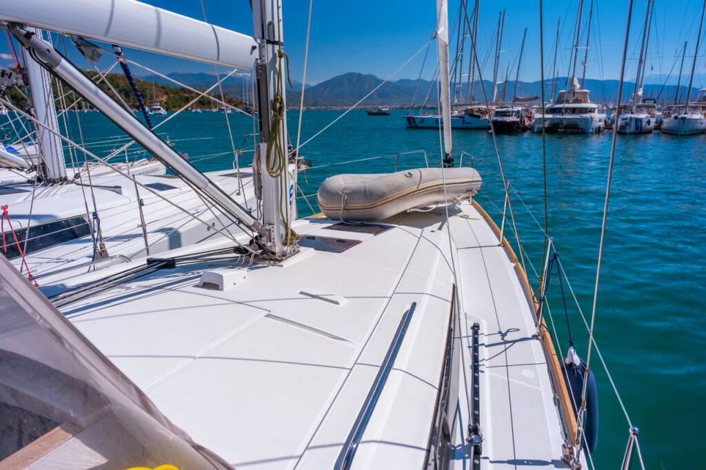 Sailing yacht Oceanis 38.1 Triton 89