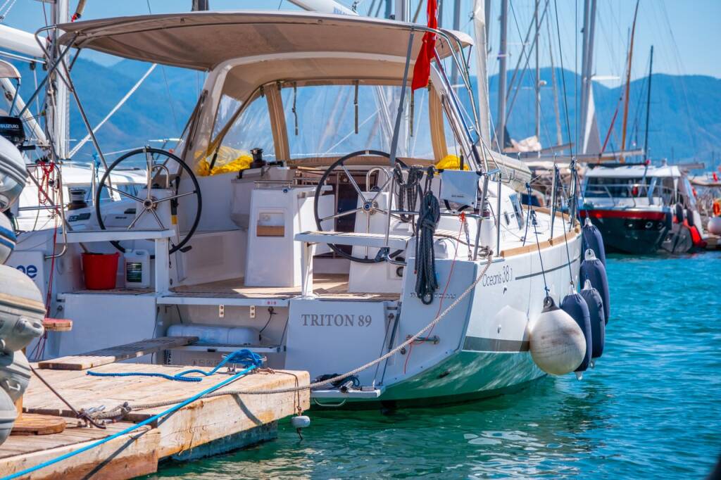 Sailing yacht Oceanis 38.1 Triton 89