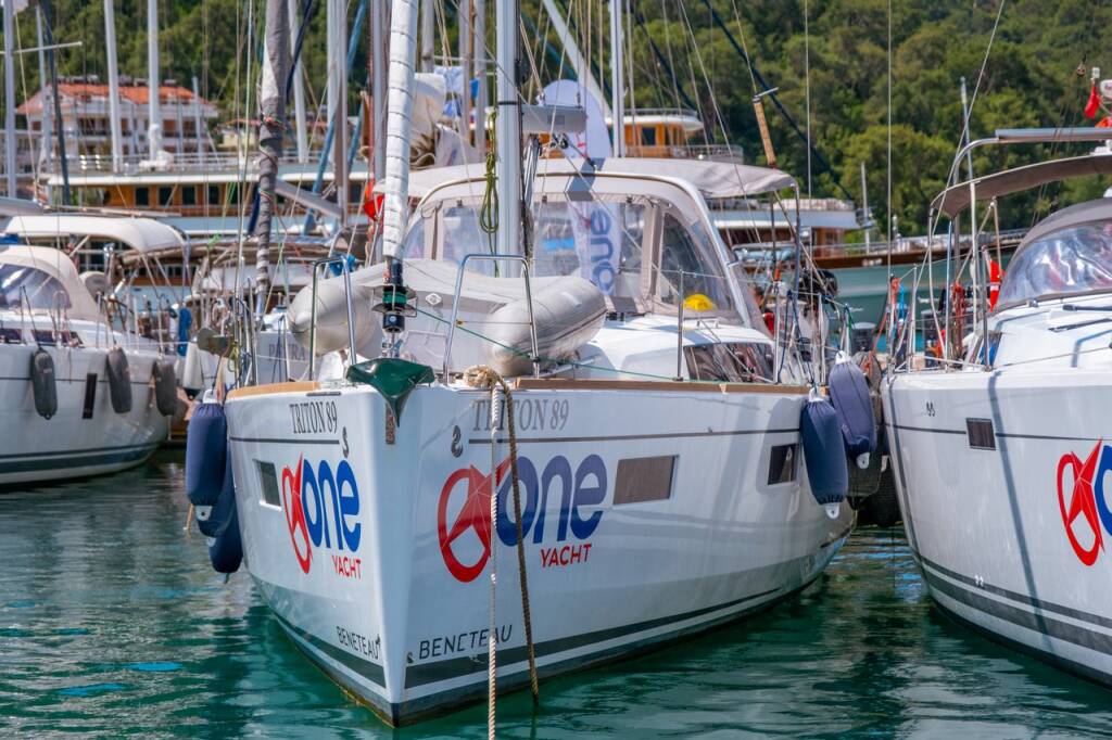 Sailing yacht Oceanis 38.1 Triton 89
