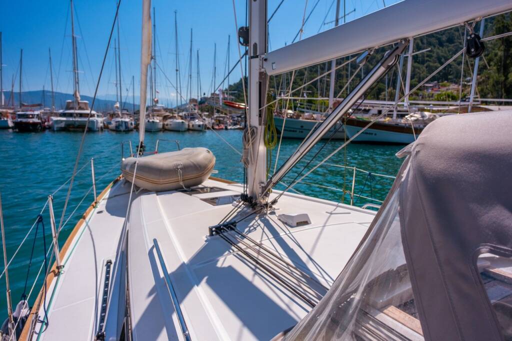 Sailing yacht Oceanis 38.1 Triton 89
