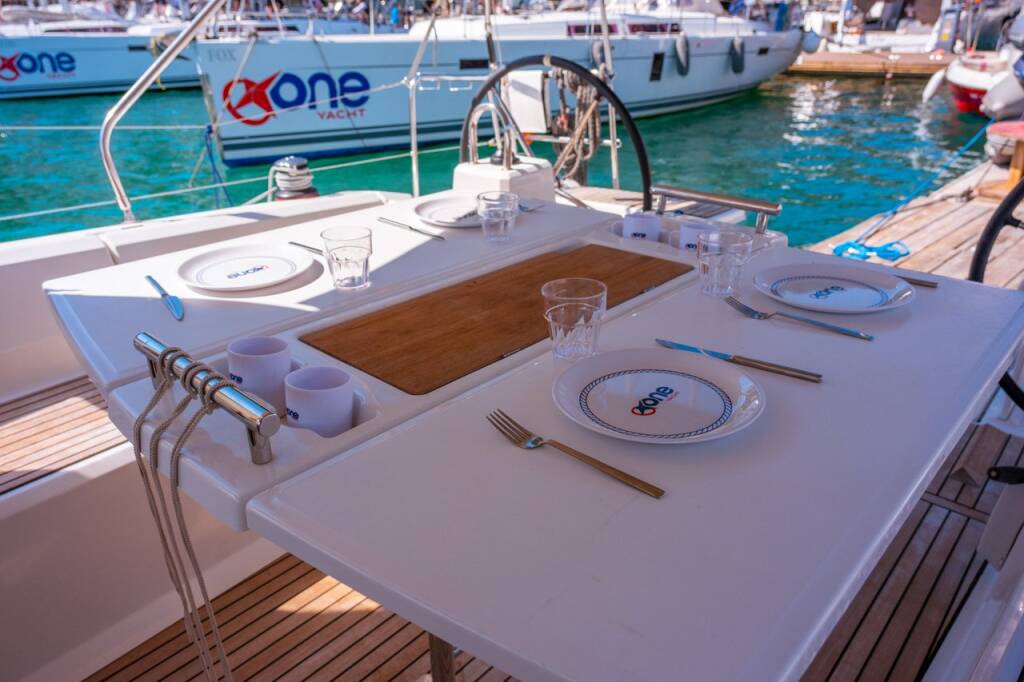 Sailing yacht Oceanis 38.1 Triton 89