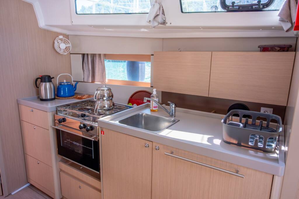 Sailing yacht Oceanis 38.1 Triton 89
