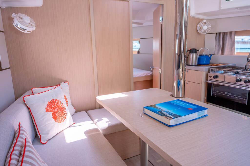 Sailing yacht Oceanis 38.1 Triton 89