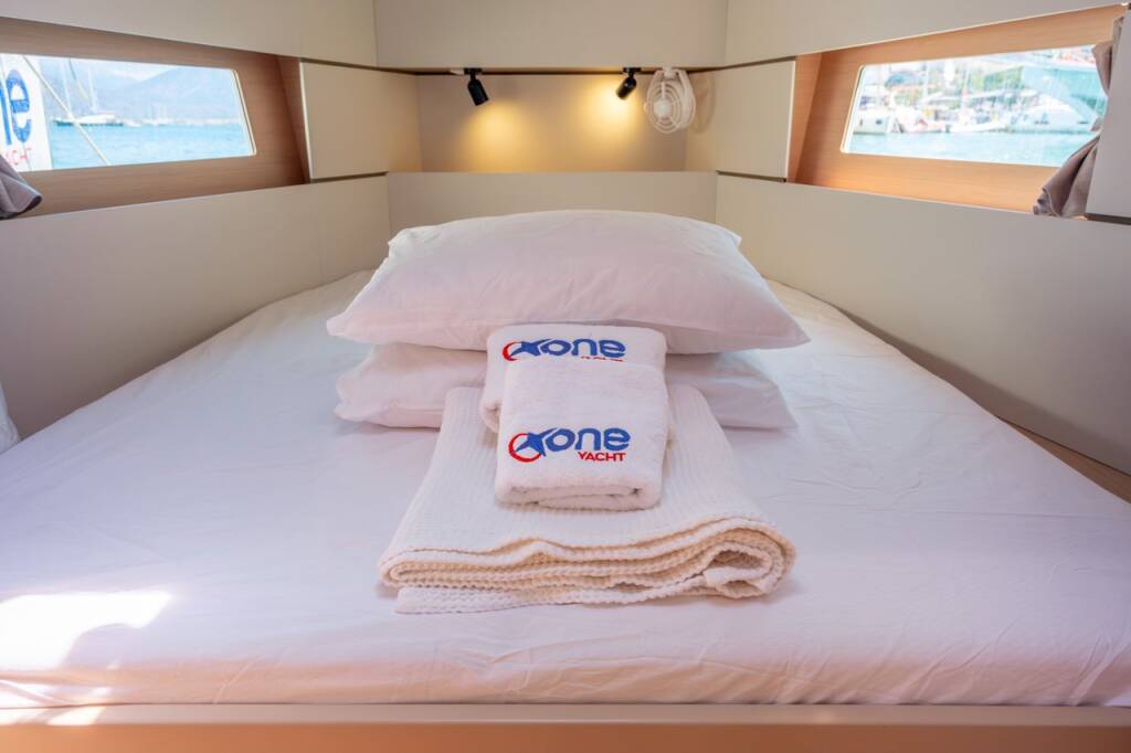 Sailing yacht Oceanis 38.1 Triton 89