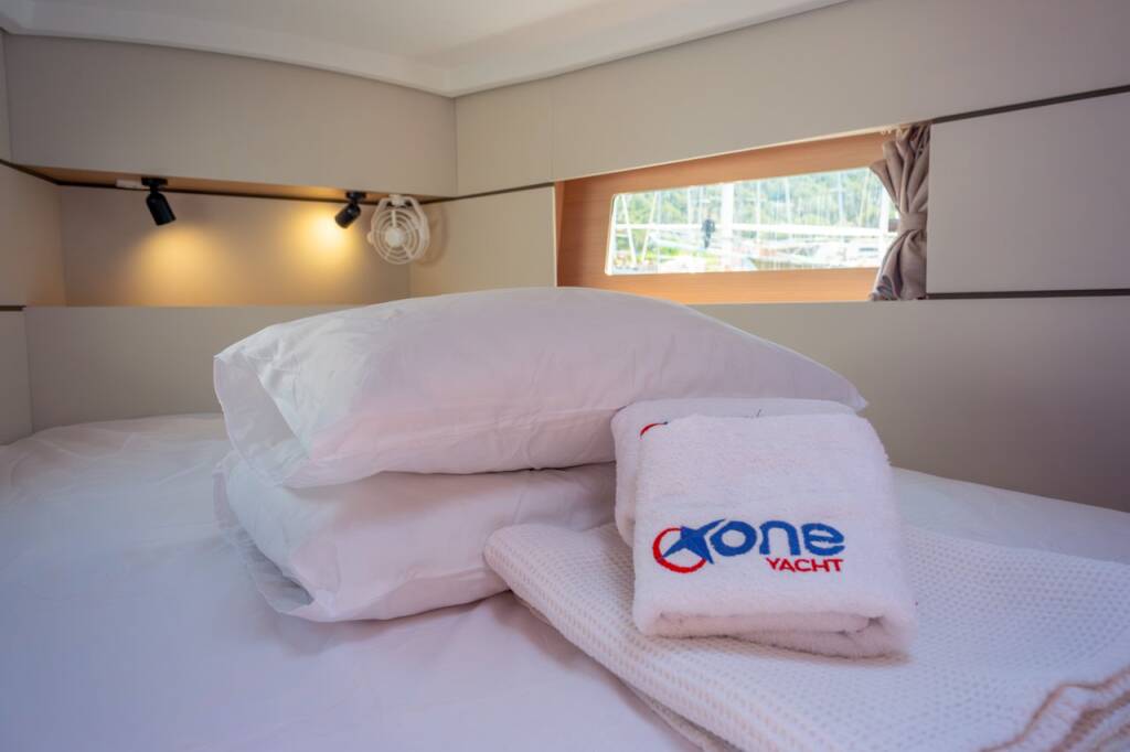 Sailing yacht Oceanis 38.1 Triton 89