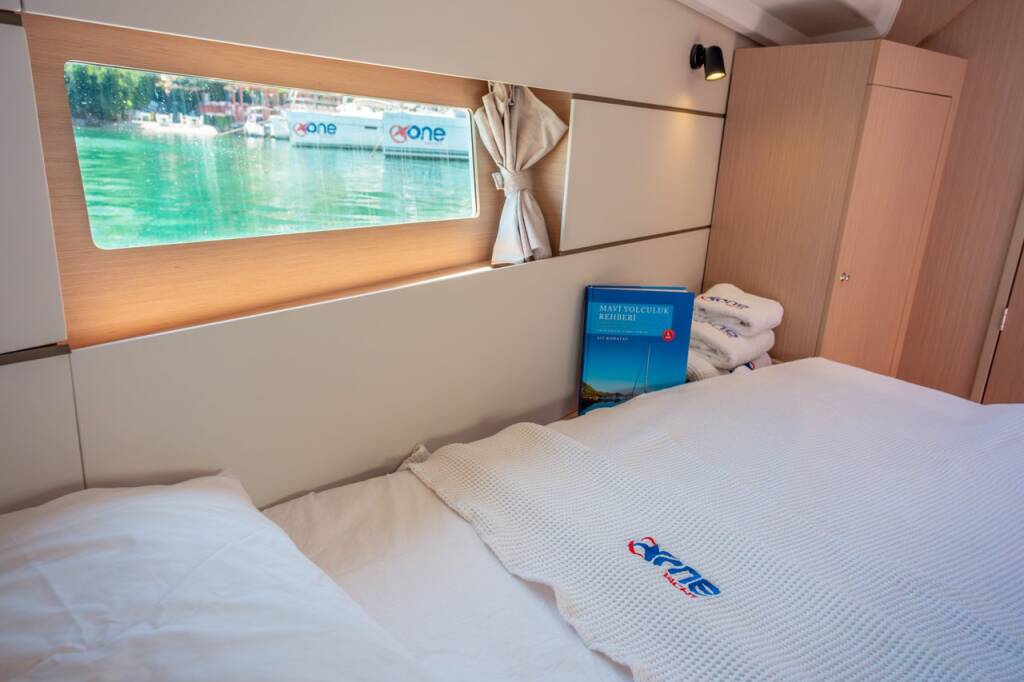 Sailing yacht Oceanis 38.1 Triton 89