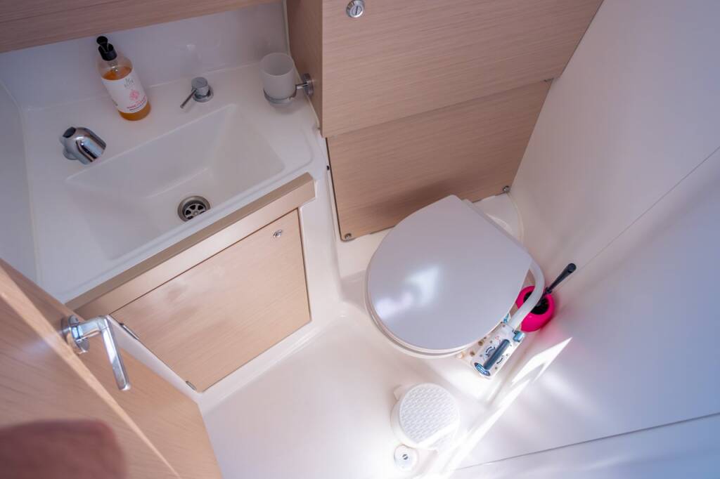 Sailing yacht Oceanis 38.1 Triton 89