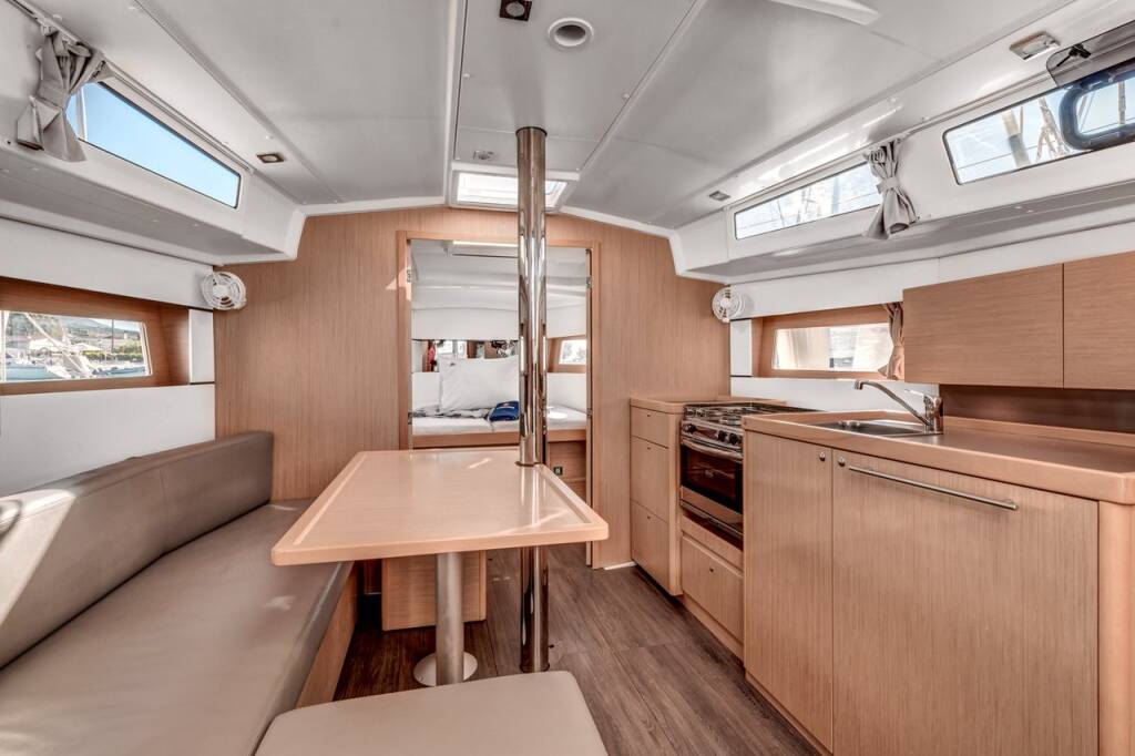Sailing yacht Oceanis 38.1 Harmonia