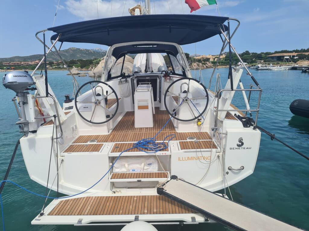 Sailing yacht Oceanis 38.1 Illuminating