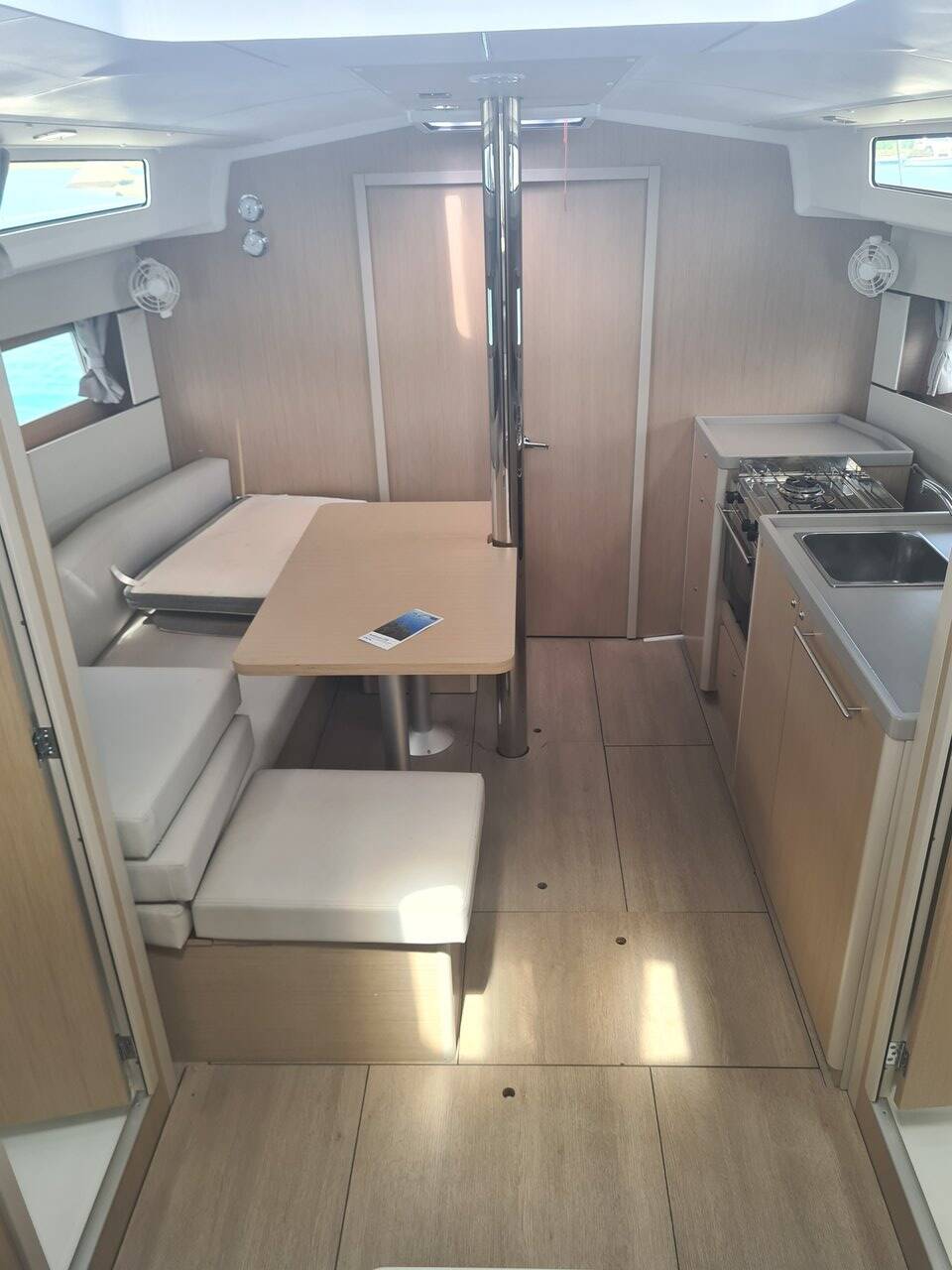 Sailing yacht Oceanis 38.1 Illuminating