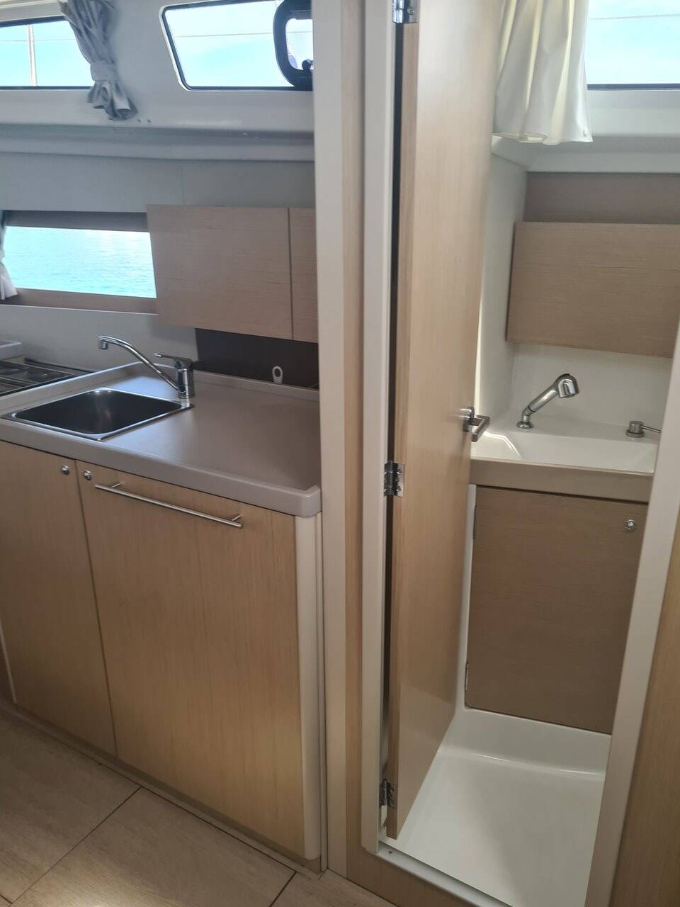 Sailing yacht Oceanis 38.1 Illuminating