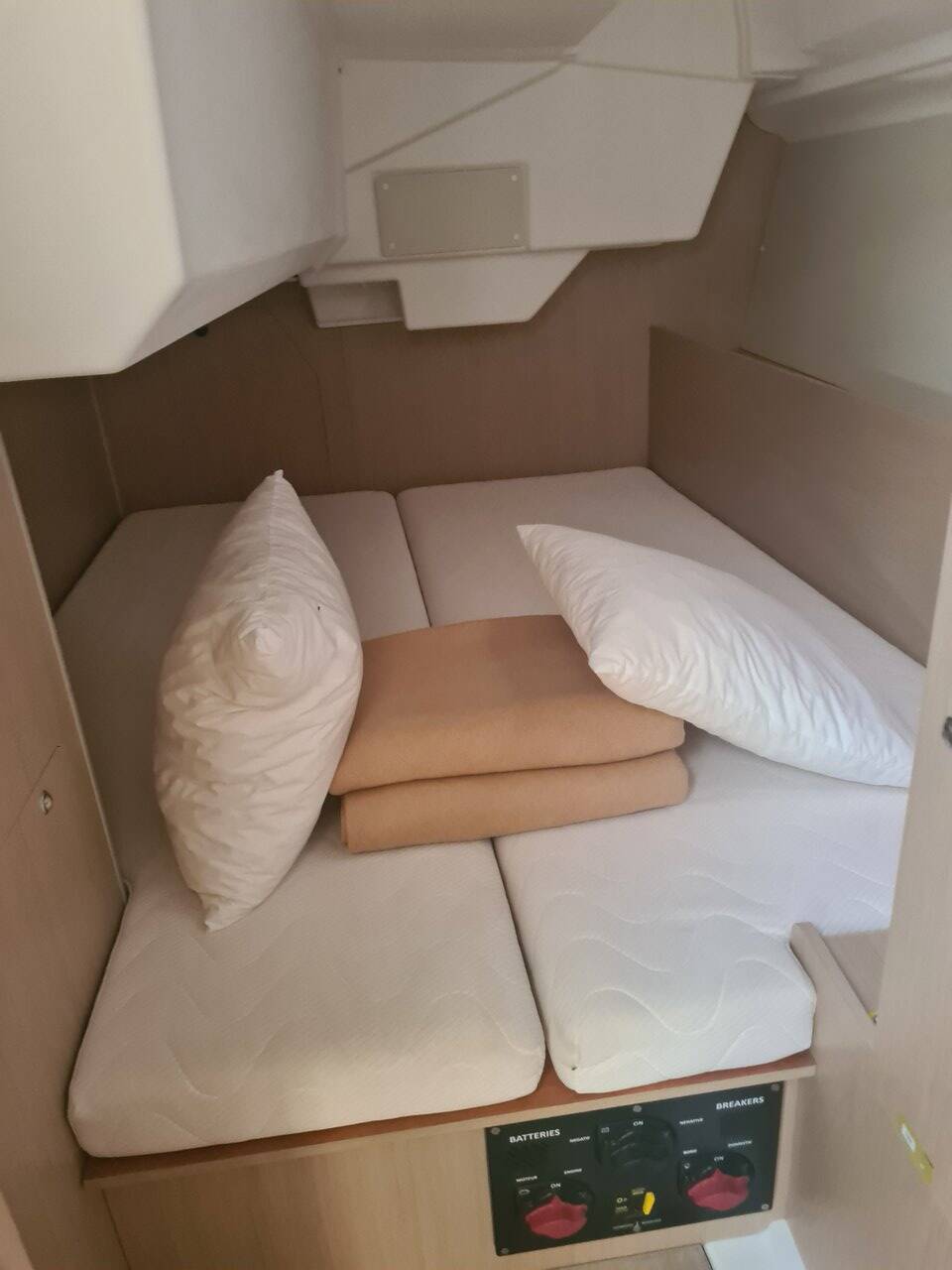 Sailing yacht Oceanis 38.1 Illuminating