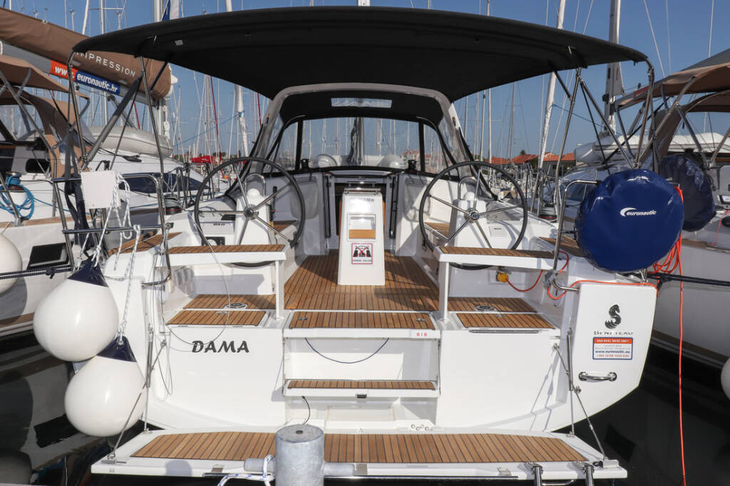 Sailing yacht Oceanis 38.1 Dama