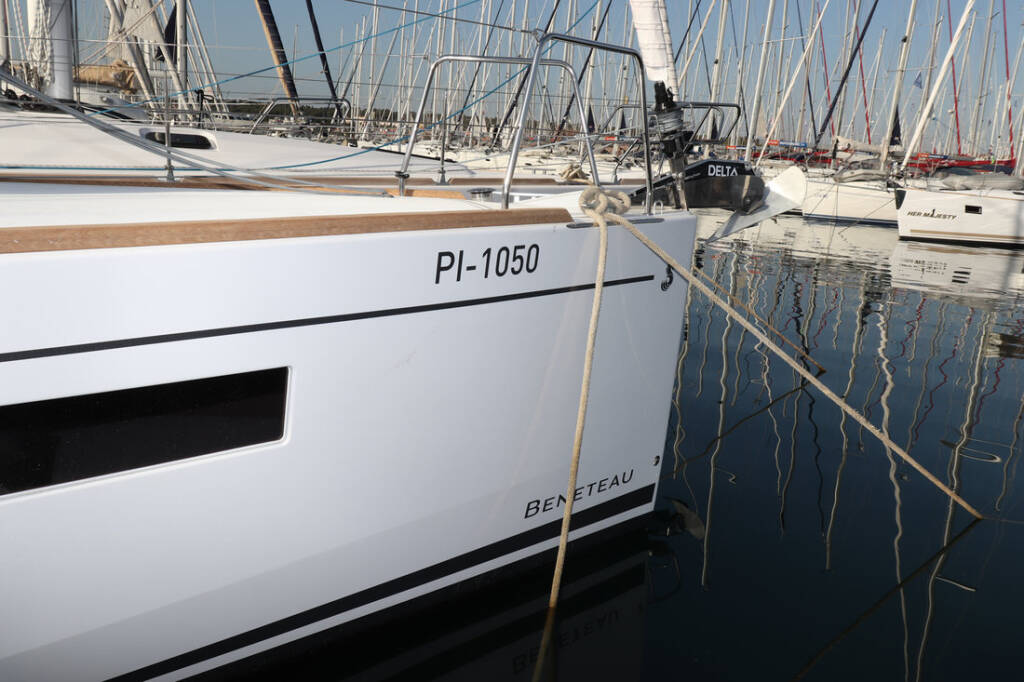 Sailing yacht Oceanis 38.1 Dama