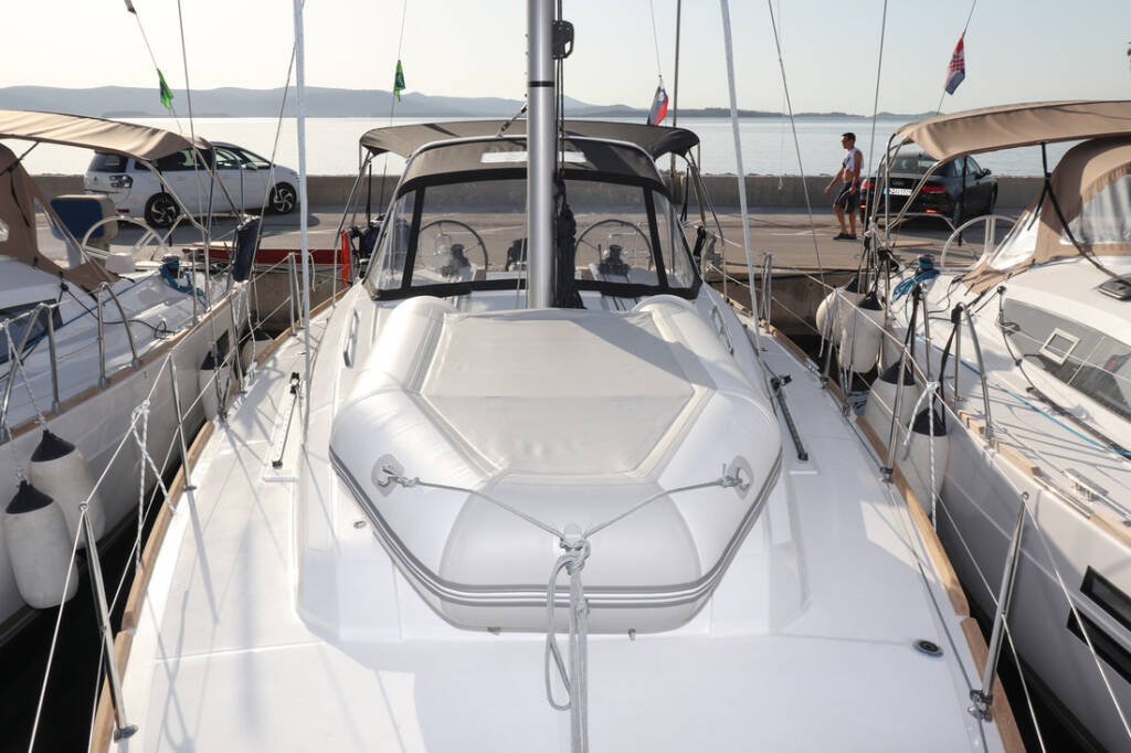 Sailing yacht Oceanis 38.1 Dama