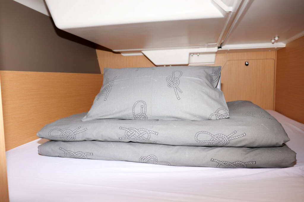 Sailing yacht Oceanis 38.1 Dama