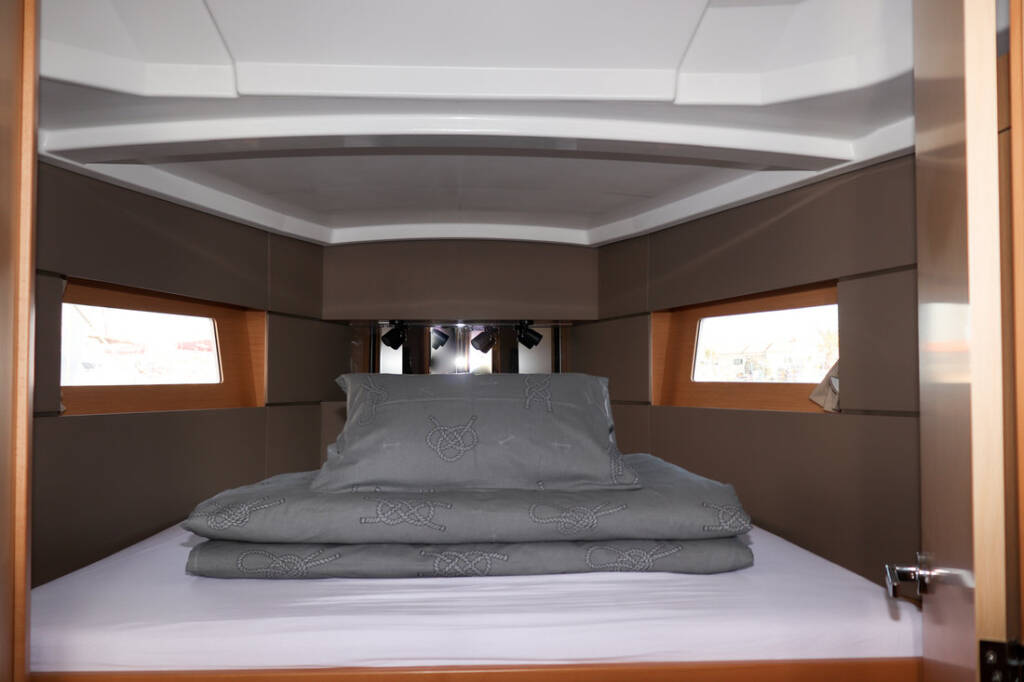 Sailing yacht Oceanis 38.1 Dama