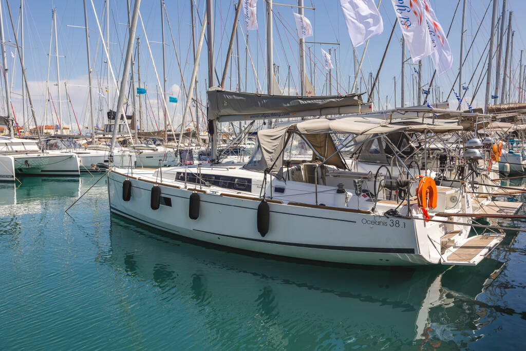 Segelyachten Oceanis 38.1 Elisa
