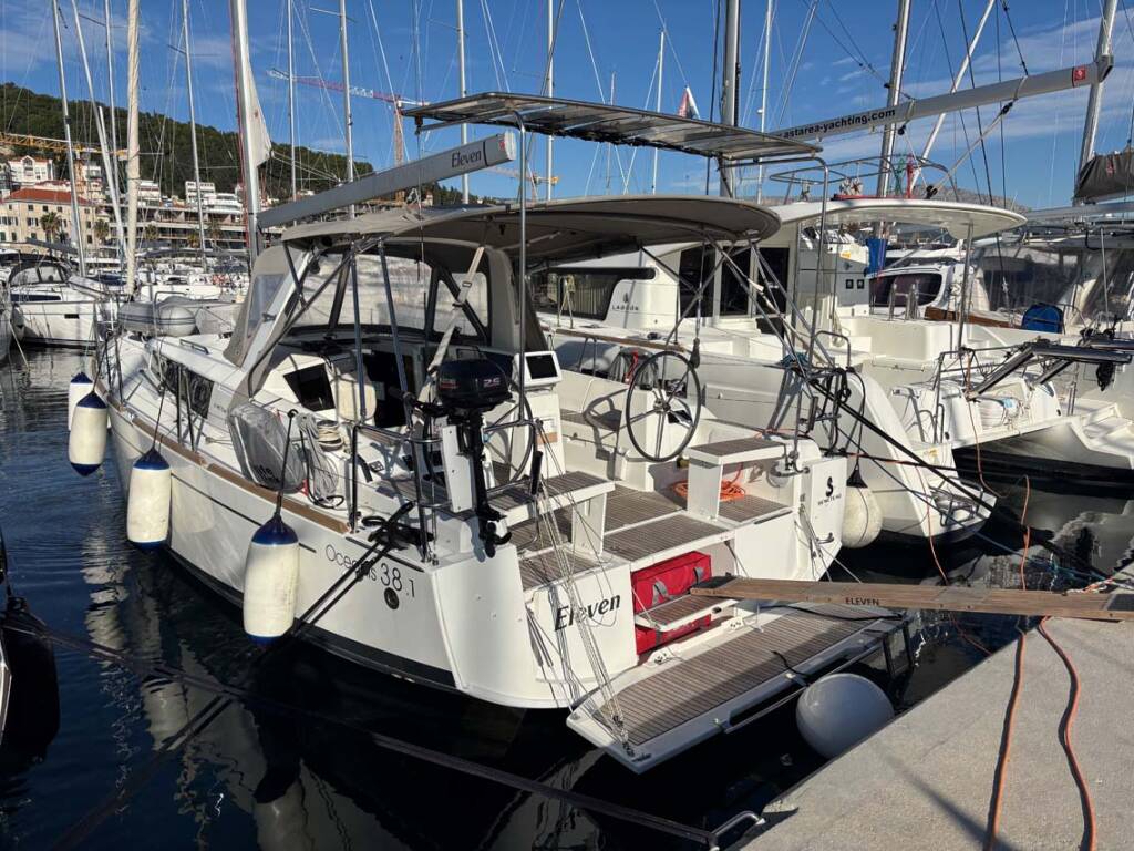 Segelyachten Oceanis 38.1 Eleven