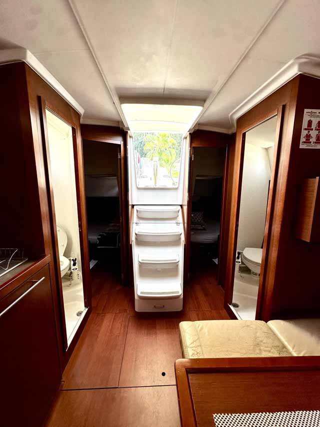 Sailing yacht Oceanis 38.1 Ida